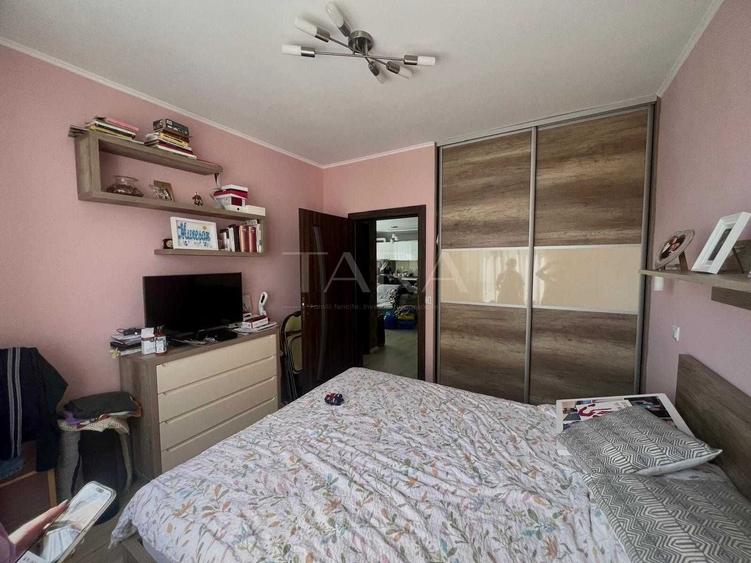 Apartament cu 3 camere semidecomandat, mobilat în Florești