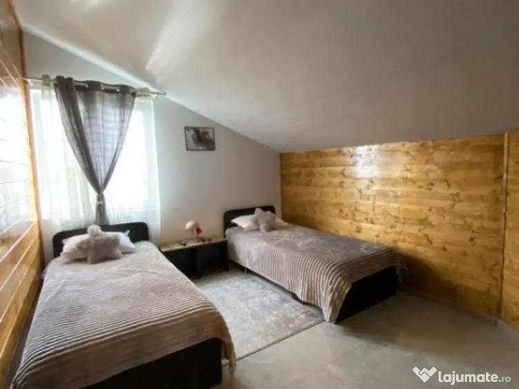 Apartament 4 camere decomandat 140mp, Mansarda, zona Consul - 4