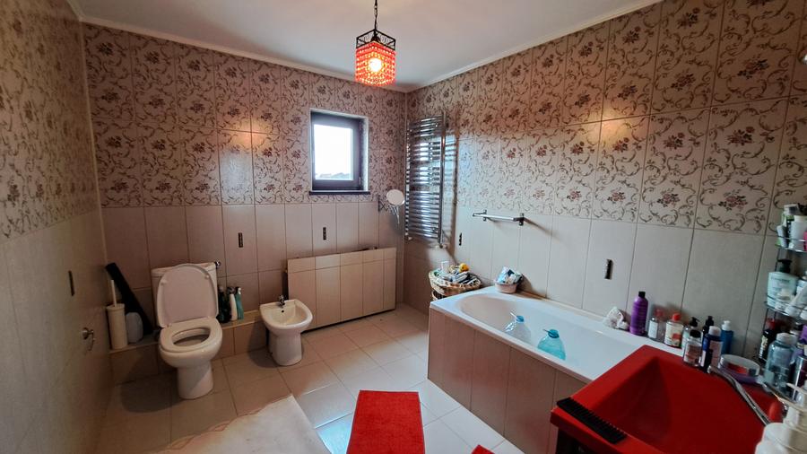 VILA INDIVIDUALA SUPERBA - CU TEREN GENEROS - AMPLASAMENT IDEAL - 53