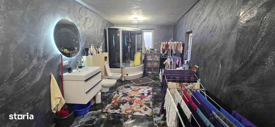 Casa separata cu teren generos de 3650mp - 4