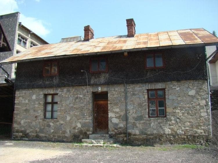 Proprietar vand  teren de 3313 mp Sinaia central si apartament in vila! - 3