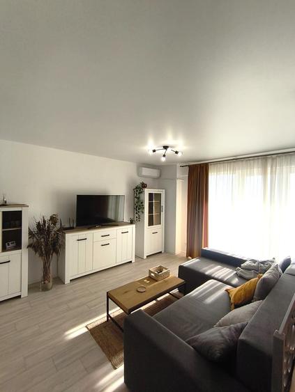 Apartament cu 2 camere decomandat în Parcul Carol