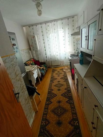 Apartament 2 camere 52 mp- zona Buium, aproape de centru 62.000 neg - 1