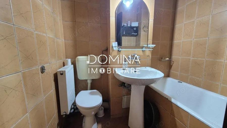 Vanzare apartament 3 camere, situat in Targu Jiu, strada Victoriei - 1