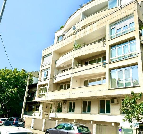 Proprietar,  potential  subdivizare hochparter cu demisol 400mp, 1450000  Euro