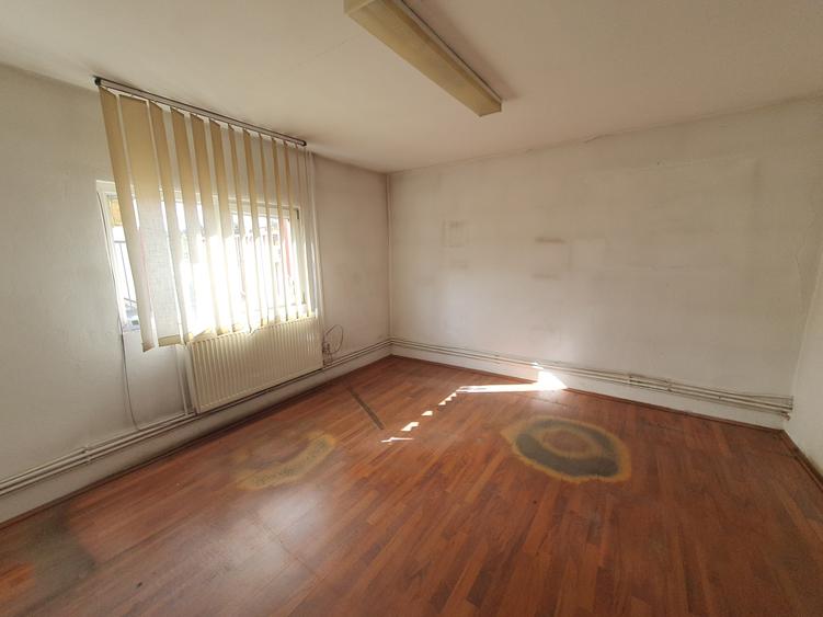 Hala 500 mp, 4,50 euro/mp - 4