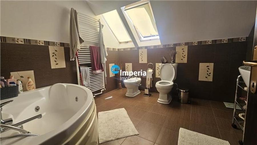 Casa cu teren generos si curte superb amenajata in zona Pietrarie - 8