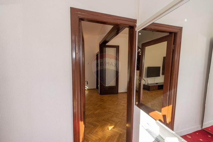 Casa / Vila cu 3 camere de inchiriat strada Pargarilor Stefan cel Mare - 25