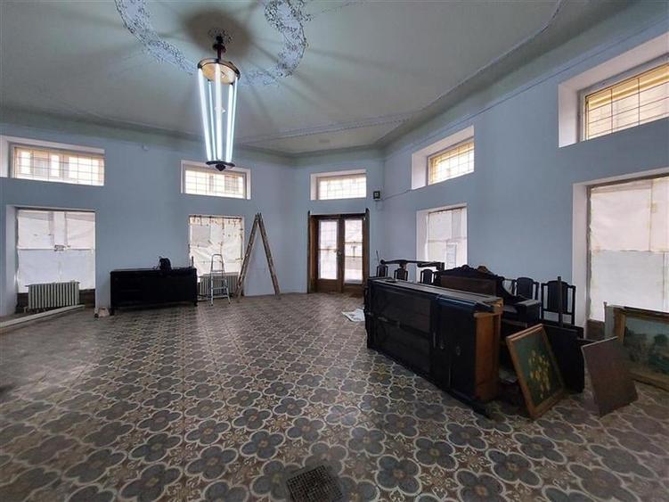 Spatiu comercial, zona centrala - 1