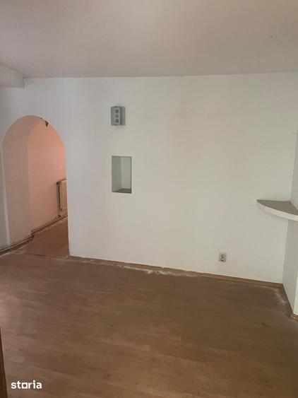 Casă cu 3 camere cu Teren 1346 Mp în Poroschia