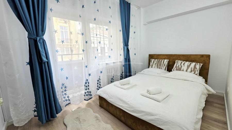 Apartament cu 3 camere semidecomandat, mobilat în Unirii