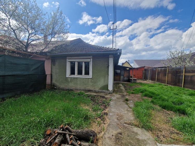 in frumoasa zona RONAT-la vanzare teren cu casa pentru renovare sau demolare - 1
