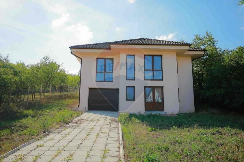 De vanzare Casa noua  cu 4 camere, teren 1190 mp  Cartier Podgoria - 1