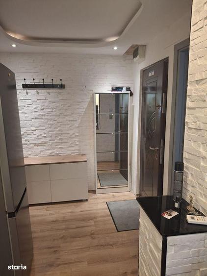 Apartament cu 3 camere decomandat în Aradului