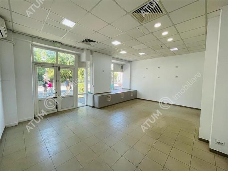 Spatiu comercial la parter de 65 mp cu vitrina zona Centrala - 1