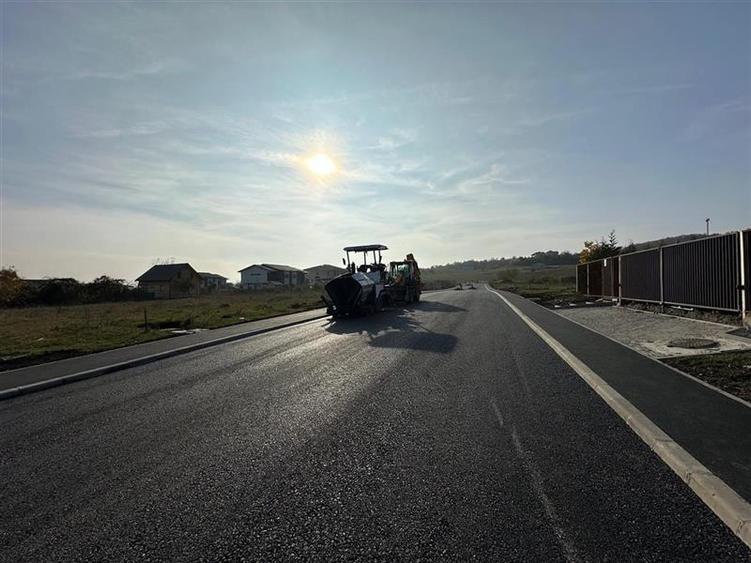 Teren intravilan cu PUZ,PUD si utilitati pentru casa sau duplex, la strada asfal - 4