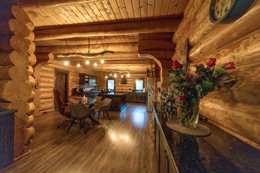 Proprietate Spectaculoasa - Sanctuar de liniste - Teren 4.7Ha - 1.000 MP Utili - 10