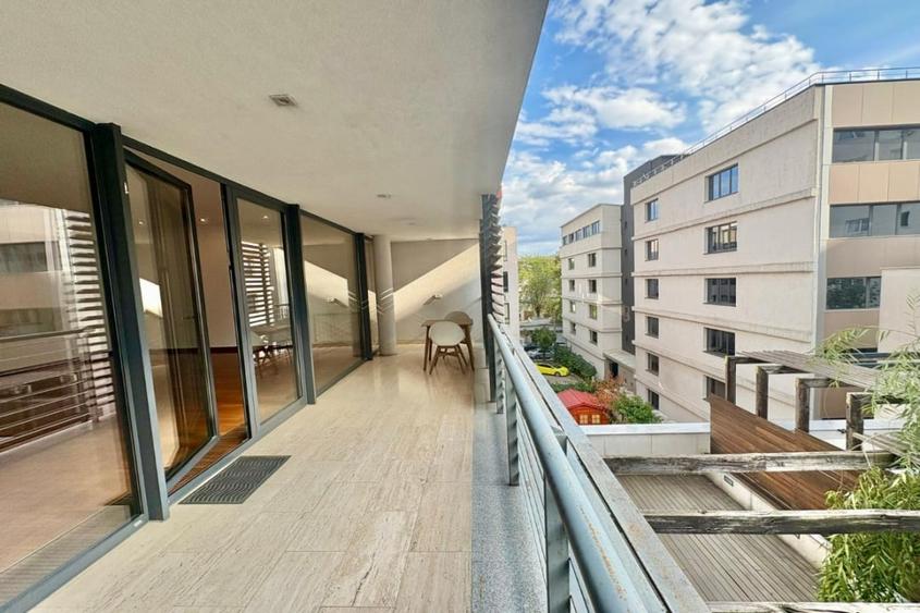 Apartament cu 4 camere decomandat, mobilat în Dorobanți