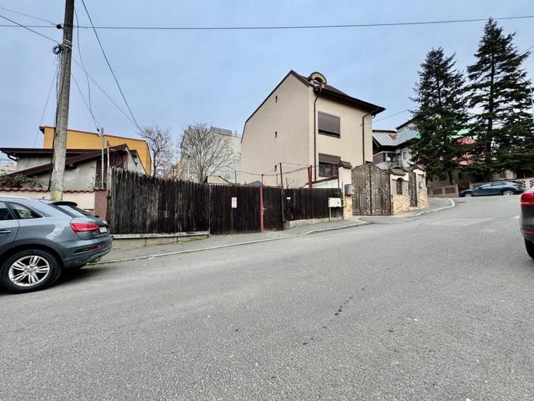 Teren Construcții intravilan de 200 mp, în Vitan