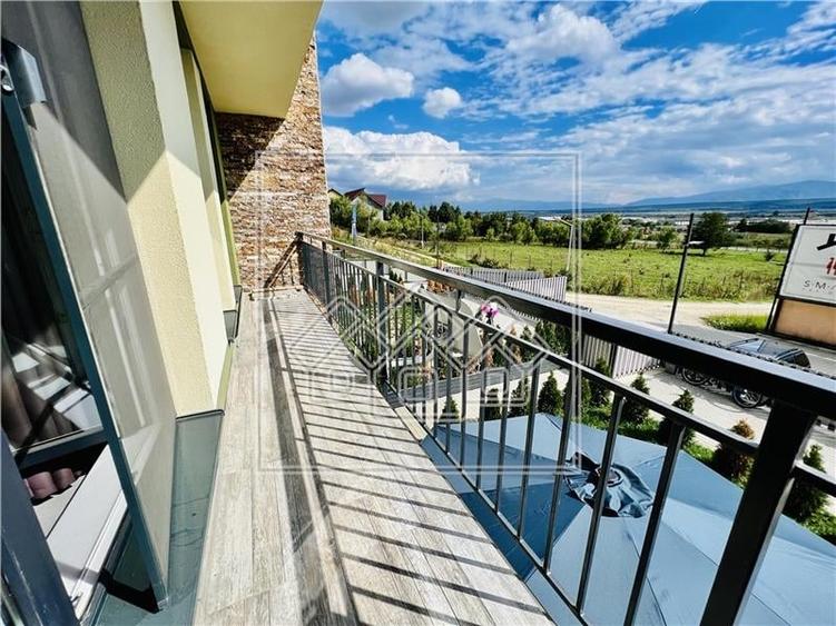 Duplex cu 4 camere cu Canalizare în Cristian