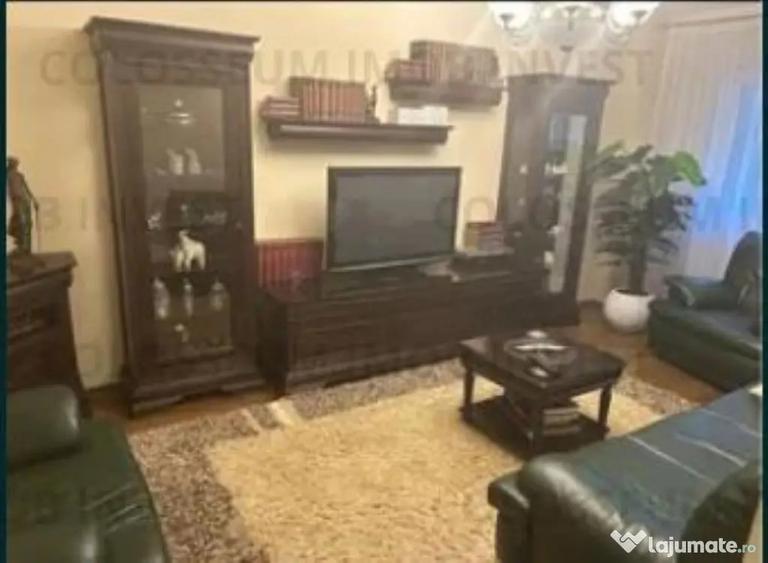 Apartament cu 3 camere decomandat în Răcădău