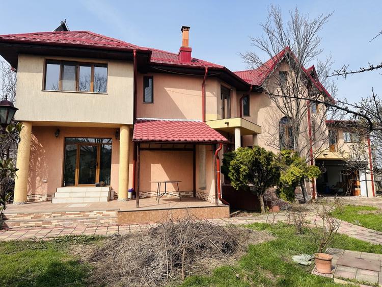 Casă individuală cu 11 camere cu Canalizare în Chiajna