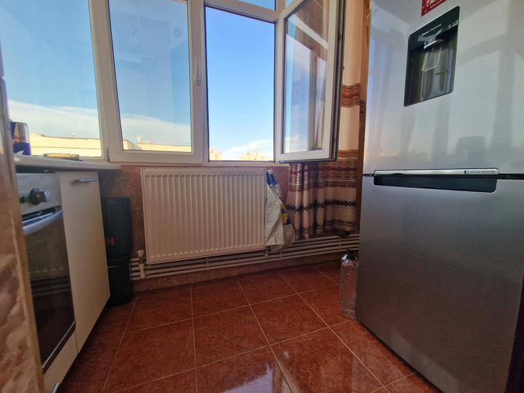 Apartament cu 3 camere decomandat în Sud