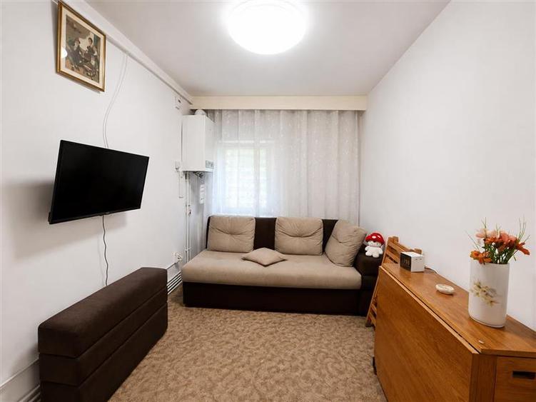 Apartament cu 3 camere decomandat, mobilat în Răcădău