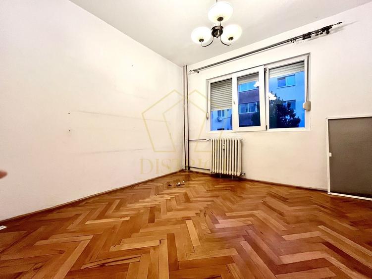 Apartament cu 3 camere semidecomandat, mobilat în Spitalul Județean