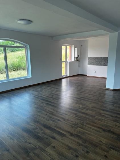 Casă cu 4 camere cu Teren 1000 Mp în Central