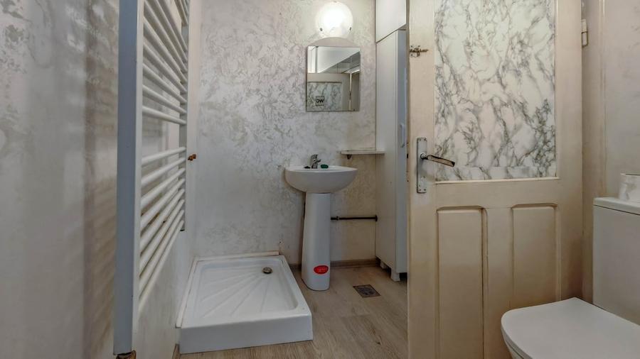 Casă individuală cu 6 camere cu Canalizare în Cantemir