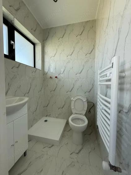 Casă cu 5 camere cu Teren 490 Mp în Păulești
