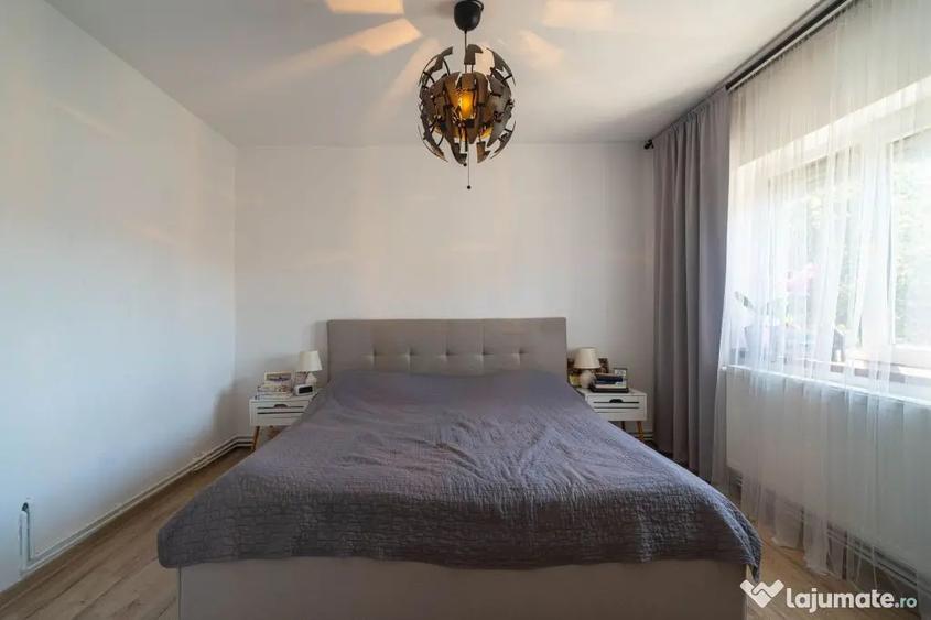 Apartament cu 5 camere decomandat în Central