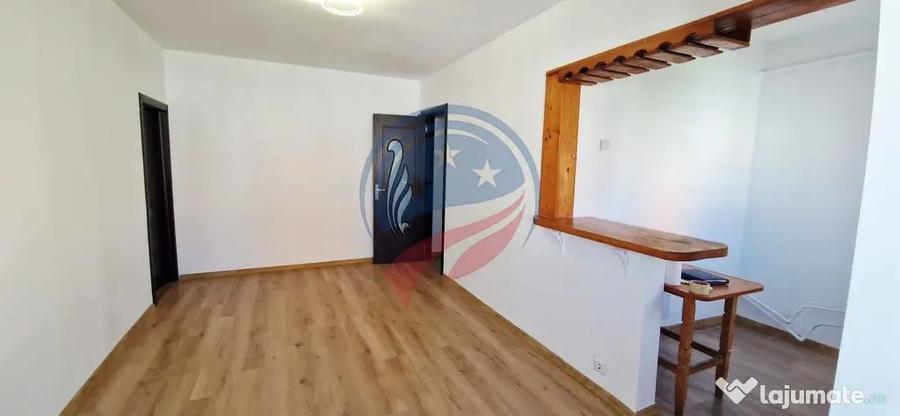 Apartament cu 3 camere semidecomandat în Central