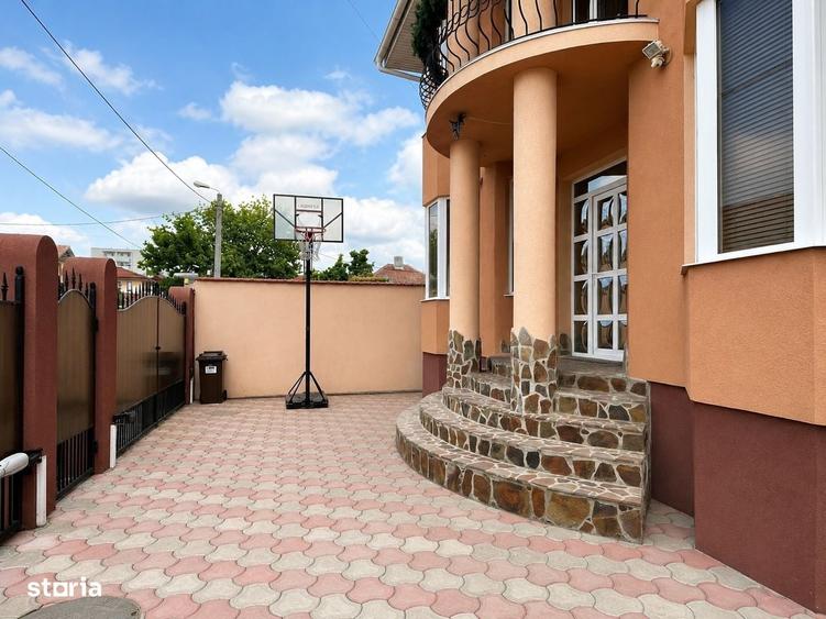Casă cu 4 camere în Rogerius