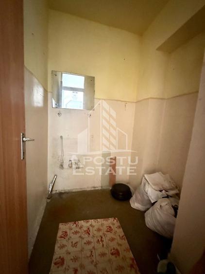 Apartament cu 4 camere decomandat, mobilat în Girocului
