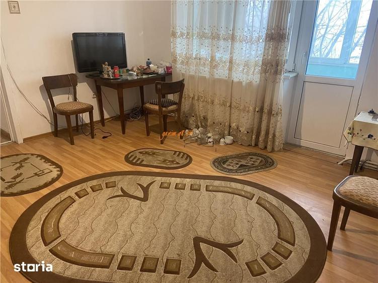 Apartament cu 3 camere nedecomandat în Gară