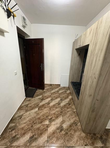 Apartament cu 3 camere decomandat în Găvana