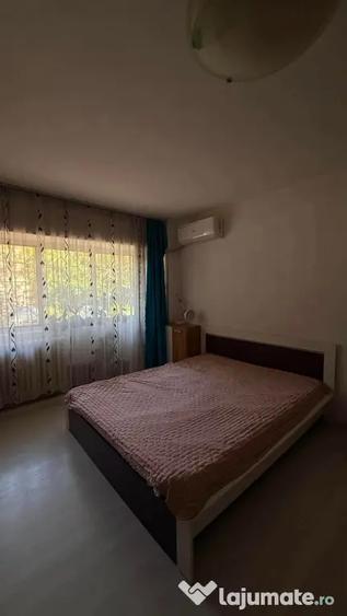 Garsonieră decomandată în Virtuții