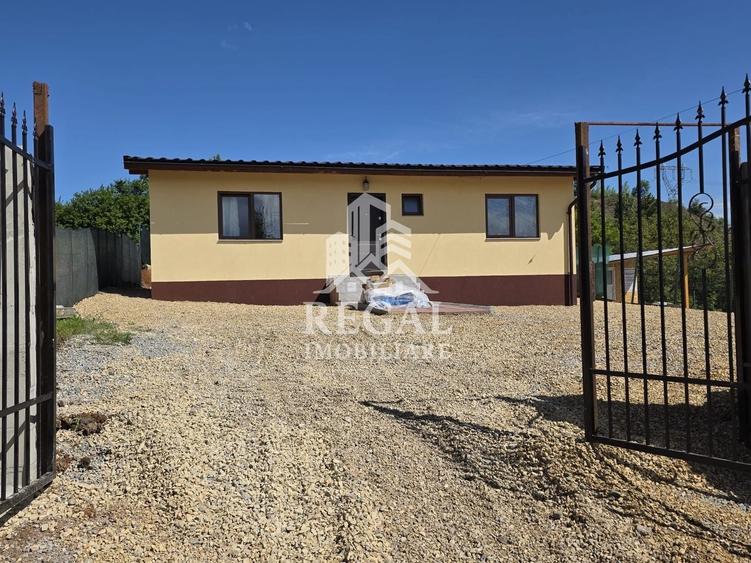 Casă individuală cu 3 camere cu Canalizare în Teliucu Inferior