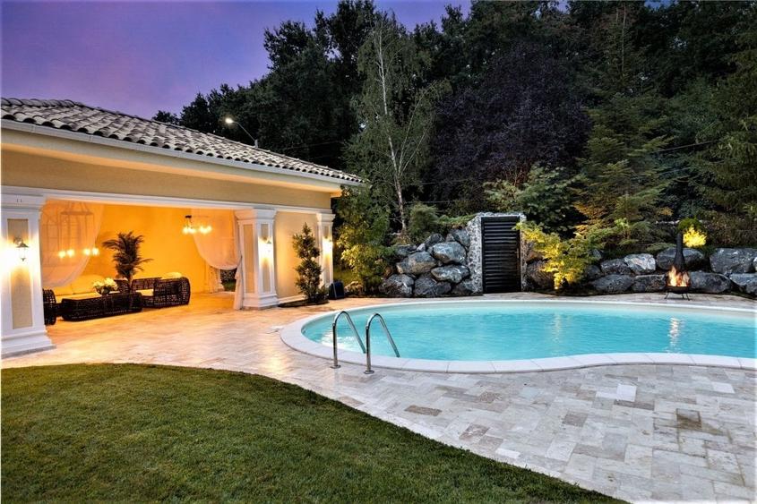 Casă individuală cu 5 camere cu Piscina în Est