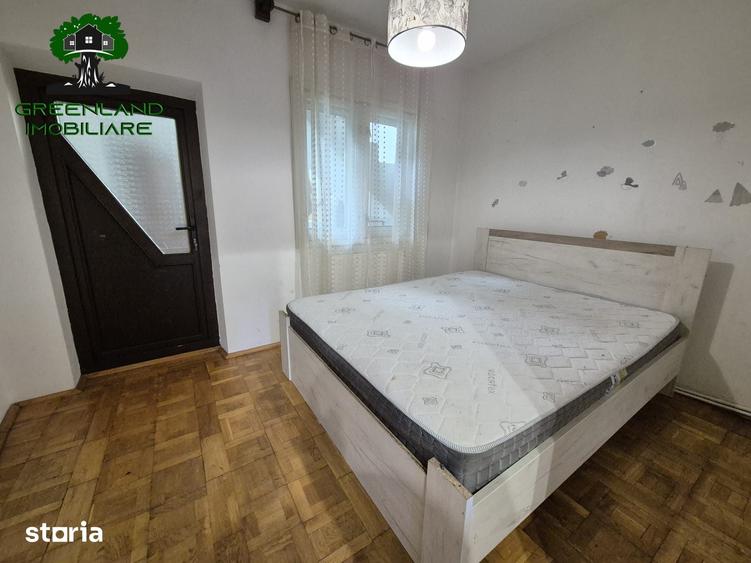 Casă cu 4 camere cu Teren 260 Mp în Podul de Fier