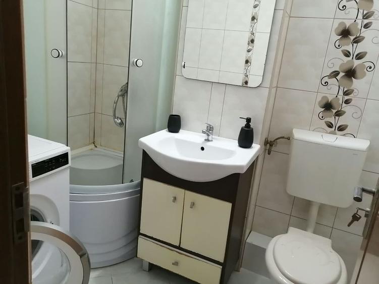 Garsonieră decomandată în Central