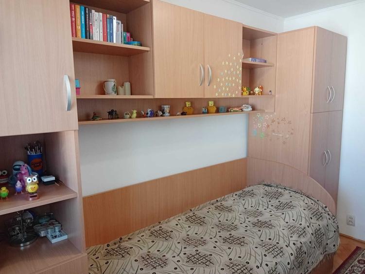 Apartament cu 3 camere decomandat în Nicolina