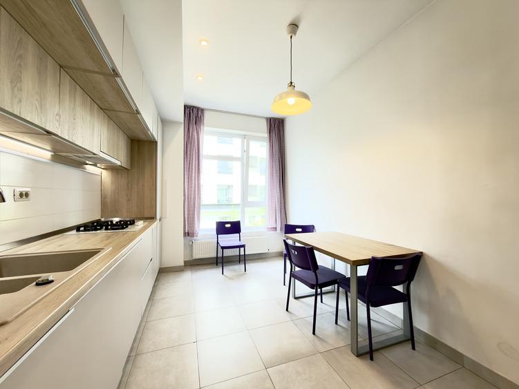 Apartament cu 3 camere decomandat, mobilat în Barbu Văcărescu