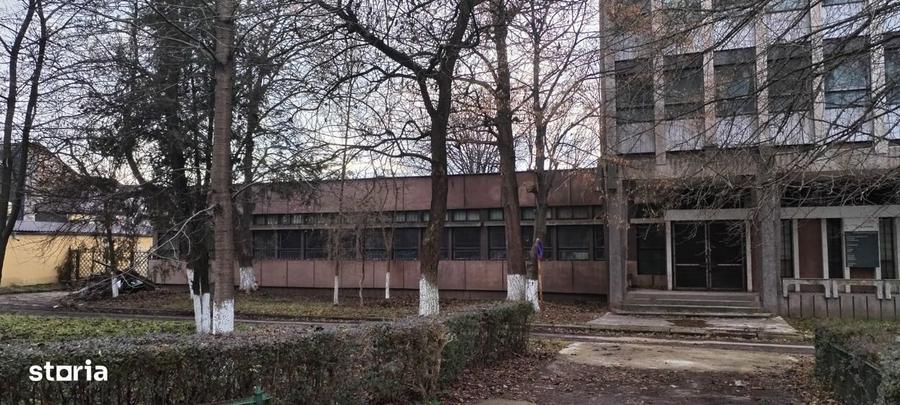 Spațiu comercial, de 3,000 mp, în Central