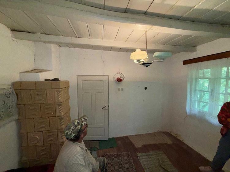Casa si teren in satul Babusa, comuna Bacesti, judetul Vaslui - 1