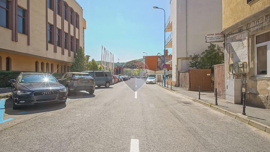 Spațiu comercial, de 255 mp, în Brașovul Vechi