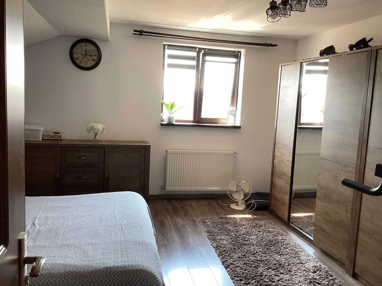 Proprietar vand Casa spatioasa mobilata Sanpetru Cartier rezidential - 3