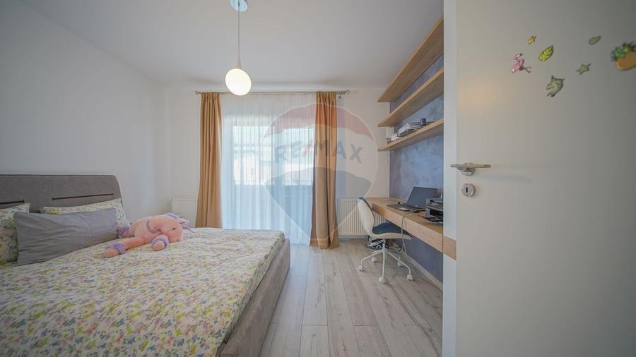 Vilă modernă, cu garaj, panouri și pompă de căldură, Cristian - 5